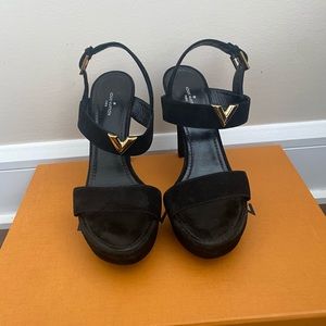 Louis Vuitton black heels size 39